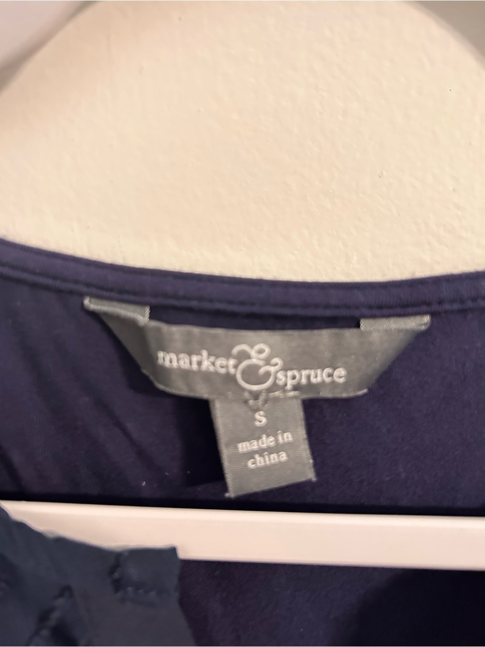 Market & Spruce Navy Sleeveless V-Neck Textured Camisole - Picture 2 of 3